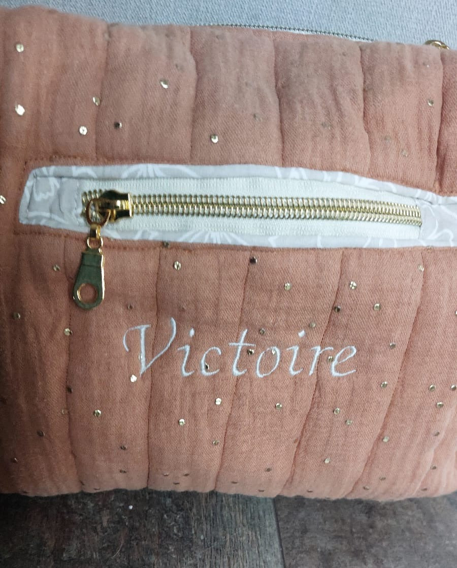 Trousse de toilette brodée