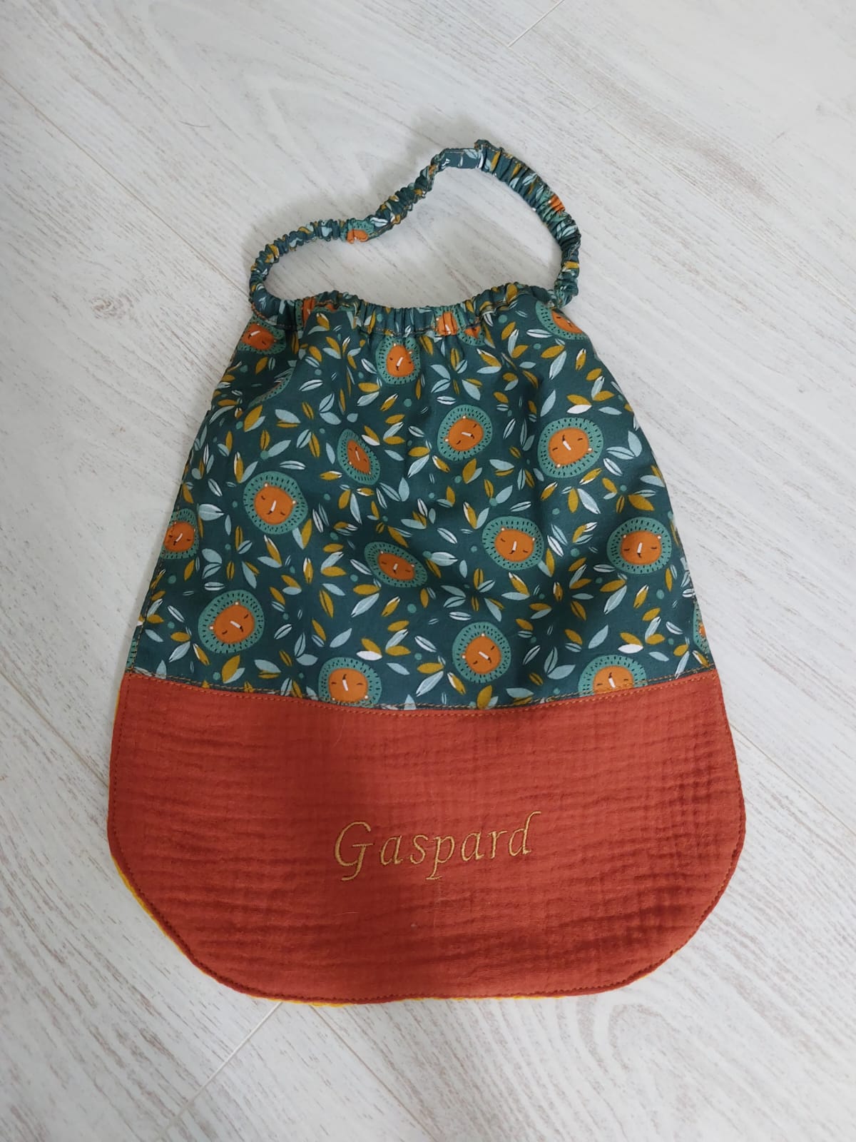 Serviette élastique cantine brodée